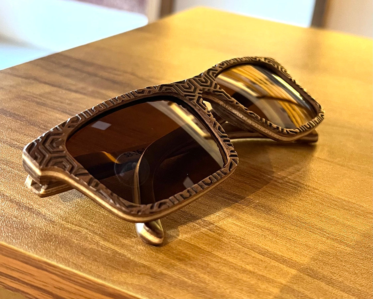 YOGYA WOOD SUNGLASSES WITH TEXTURE